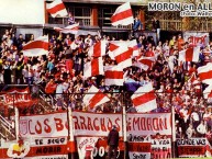 Foto: "en floresta, año 2004" Barra: Los Borrachos de Morón &bull; Club: Deportivo Morón