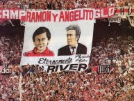 Foto: "1999, la hinchada saluda a Ramón y a Angelito en el superclásico argentino" Barra: Los Borrachos del Tablón • Club: River Plate
