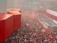 Foto: "Banderazo previo a la semifinal de la copa libertadores vs Atlético Mineiro 2024" Barra: Los Borrachos del Tablón • Club: River Plate • País: Argentina