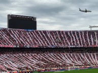 Foto: "vs Barracas Central" Barra: Los Borrachos del Tablón • Club: River Plate • País: Argentina