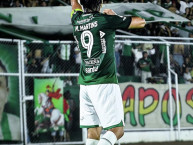 Foto: "Marcelo Martins con la hinchada" Barra: Los de Siempre &bull; Club: Oriente Petrolero &bull; País: Bolívia