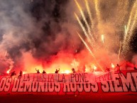 Foto: "La fiesta la pone papá" Barra: Los Demonios Rojos &bull; Club: Caracas &bull; País: Venezuela