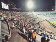 Foto: "en uruguay" Barra: Los Guerreros &bull; Club: Rosario Central &bull; País: Argentina