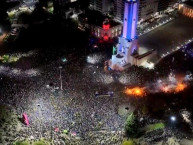 Foto: "la hinchada canalla festejando" Barra: Los Guerreros &bull; Club: Rosario Central &bull; País: Argentina