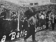 Foto: "6 de Agosto de 1967 - Delirio de la multitud Pincharrata" Barra: Los Leales • Club: Estudiantes de La Plata