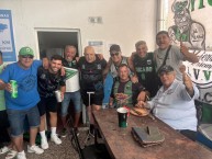 Foto: "Gitano de Independiente en medio a la vieja guardia" Barra: Los Pibes de Chicago &bull; Club: Nueva Chicago