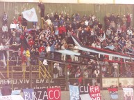 Foto: "Hinchada de BROWN vs. Ferro, Cancha Ferro, Junio 2002" Barra: Los Pibes del Barrio • Club: Brown de Adrogué • País: Argentina