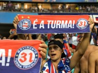 Foto: "Faixa de Mão Ã‰ A TURMA." Barra: Movimento Turma Tricolor • Club: Bahia