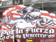 Foto: "Por la fuerza del canto, venceremos" Barra: Muerte Blanca &bull; Club: LDU &bull; País: Ecuador