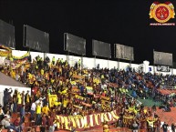 Foto: "Revolución Vinotinto Sur en el estadio Bellavista de la ciudad de Ambato Ecuador año 2020" Barra: Revolución Vinotinto Sur • Club: Tolima