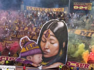 Foto: "Homenaje al día de la madres" Barra: Revolución Vinotinto Sur &bull; Club: Tolima &bull; País: Colombia