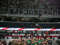 Foto: "En el Monumental de Núñez vs River Plate, 05/2025" Barra: Trinchera Norte • Club: Universitario de Deportes