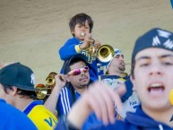 Foto: "Pequeño hincha y los trompetes" Barra: Unidos por uma Paixão • Club: Pelotas