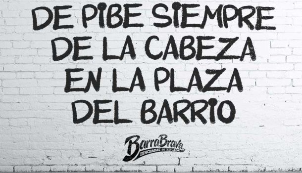 De pibe siempre de la cabeza en la plaza del barrio