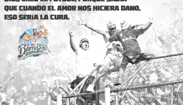 Dios creó el fútbol, porque sabía que cuando el amor nos hiciera daño, eso sería la cura.