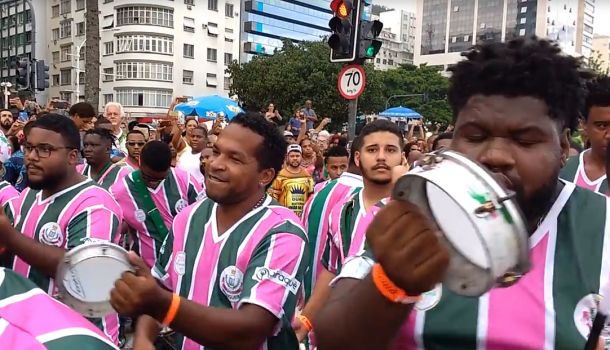 MAGNIFICO ENSAYO INSTRUMENTAL de la escuela de samba Mangueira para el carnaval 2018, Rio de Janeiro, Brasil