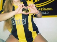 Hincha - Tribunera - Chica - Fanatica de la Barra: Barra Amsterdam • Club: Peñarol