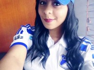 Hincha - Tribunera - Chica - Fanatica de la Barra: Blue Rain • Club: Millonarios • País: Colombia