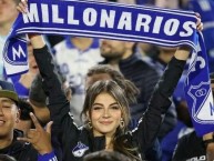 Hincha - Tribunera - Chica - Fanatica de la Barra: Blue Rain • Club: Millonarios