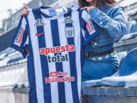 Hincha - Tribunera - Chica - Fanatica de la Barra: Comando SVR &bull; Club: Alianza Lima &bull; País: Peru
