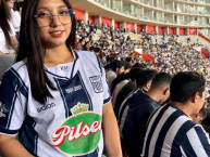 Hincha - Tribunera - Chica - Fanatica de la Barra: Comando SVR &bull; Club: Alianza Lima &bull; País: Peru