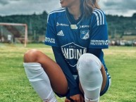 Hincha - Tribunera - Chica - "@c8benavides" Fanatica de la Barra: Comandos Azules • Club: Millonarios • País: Colombia