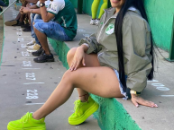 Hincha - Tribunera - Chica - Fanatica de la Barra: Frente Radical Verdiblanco • Club: Deportivo Cali • País: Colombia