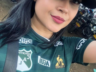 Hincha - Tribunera - Chica - Fanatica de la Barra: Frente Radical Verdiblanco • Club: Deportivo Cali • País: Colombia