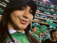 Hincha - Tribunera - Chica - Fanatica de la Barra: Frente Radical Verdiblanco • Club: Deportivo Cali • País: Colombia