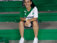 Hincha - Tribunera - Chica - Fanatica de la Barra: Frente Radical Verdiblanco • Club: Deportivo Cali • País: Colombia