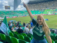 Hincha - Tribunera - Chica - Fanatica de la Barra: Frente Radical Verdiblanco • Club: Deportivo Cali • País: Colombia