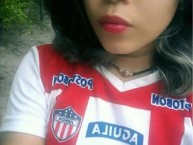 Hincha - Tribunera - Chica - Fanatica de la Barra: Frente Rojiblanco Sur • Club: Junior de Barranquilla • País: Colombia