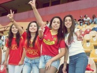 Hincha - Tribunera - Chica - Fanatica de la Barra: Fúria Roja • Club: Unión Española