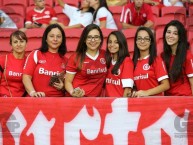 Hincha - Tribunera - Chica - Fanatica de la Barra: Guarda Popular • Club: Internacional • País: Brasil