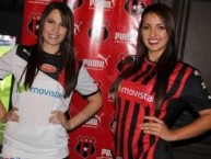 Hincha - Tribunera - Chica - Fanatica de la Barra: La 12 • Club: Alajuelense
