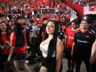 Hincha - Tribunera - Chica - Fanatica de la Barra: La Barra del Rojo &bull; Club: Independiente &bull; País: Argentina