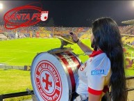 Hincha - Tribunera - Chica - Fanatica de la Barra: La Guardia Albi Roja Sur • Club: Independiente Santa Fe • País: Colombia