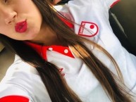 Hincha - Tribunera - Chica - Fanatica de la Barra: La Guardia Albi Roja Sur • Club: Independiente Santa Fe • País: Colombia