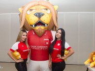 Hincha - Tribunera - Chica - Fanatica de la Barra: La Guardia Albi Roja Sur • Club: Independiente Santa Fe