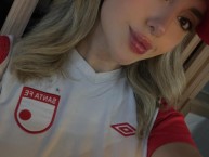 Hincha - Tribunera - Chica - Fanatica de la Barra: La Guardia Albi Roja Sur &bull; Club: Independiente Santa Fe