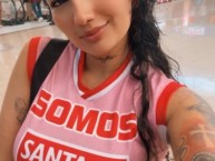 Hincha - Tribunera - Chica - Fanatica de la Barra: La Guardia Albi Roja Sur &bull; Club: Independiente Santa Fe