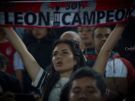 Hincha - Tribunera - Chica - Fanatica de la Barra: La Guardia Albi Roja Sur &bull; Club: Independiente Santa Fe &bull; País: Colombia
