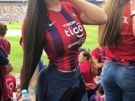Hincha - Tribunera - Chica - Fanatica de la Barra: La Plaza y Comando • Club: Cerro Porteño