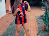 Hincha - Tribunera - Chica - Fanatica de la Barra: La Plaza y Comando • Club: Cerro Porteño • País: Paraguay