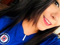 Hincha - Tribunera - Chica - Fanatica de la Barra: La Sangre Azul • Club: Cruz Azul • País: México