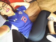 Hincha - Tribunera - Chica - Fanatica de la Barra: La Sangre Azul • Club: Cruz Azul • País: MÃ©xico