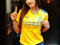 Hincha - Tribunera - Chica - Fanatica de la Barra: Libres y Lokos • Club: Tigres