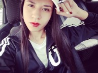 Hincha - Tribunera - Chica - Fanatica de la Barra: Muerte Blanca • Club: LDU • País: Ecuador