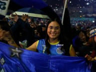 Hincha - Tribunera - Chica - Fanatica de la Barra: Revolucionarios 1928 &bull; Club: Motagua