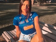 Hincha - Tribunera - Chica - Fanatica de la Barra: Torcida Fanáti-Cruz • Club: Cruzeiro • País: Brasil